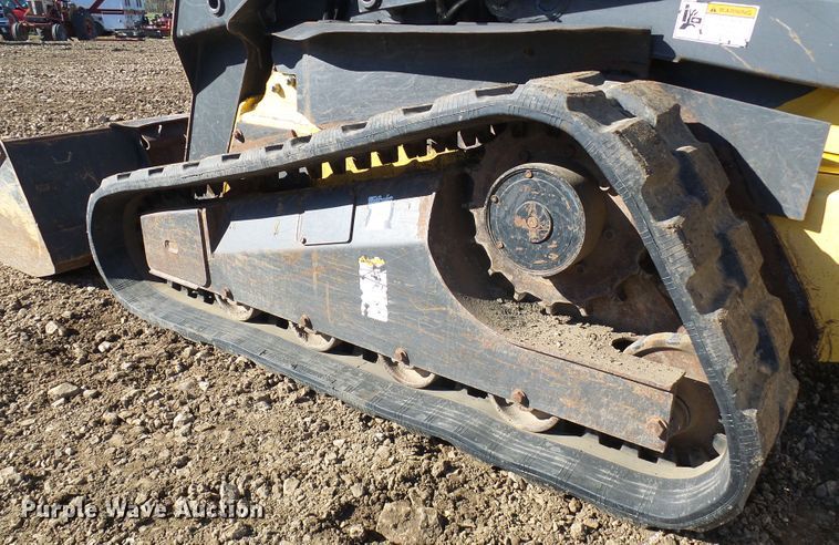 image for item DC2887 2005 New Holland LT185B  tracked skid steer loader