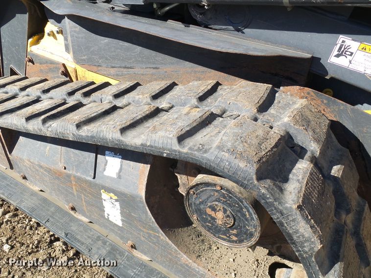 image for item DC2887 2005 New Holland LT185B  tracked skid steer loader