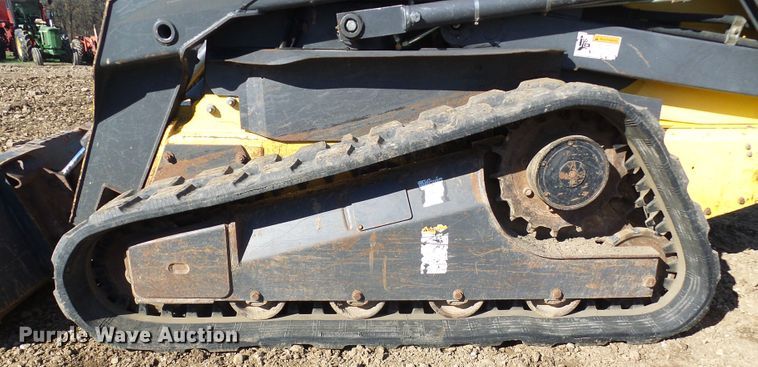 image for item DC2887 2005 New Holland LT185B  tracked skid steer loader