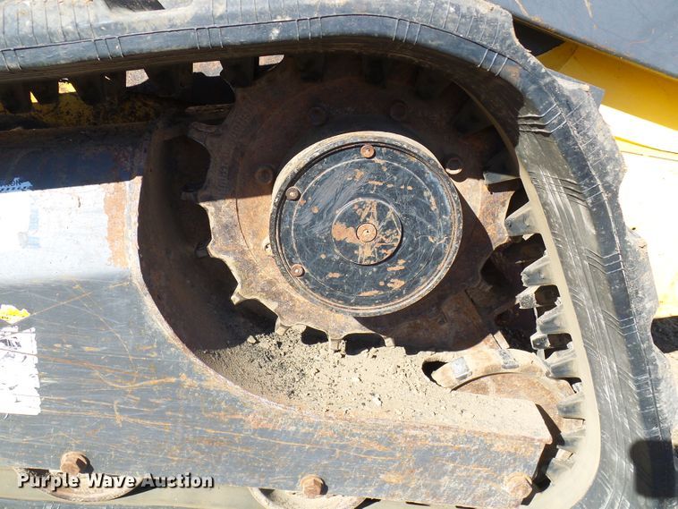 image for item DC2887 2005 New Holland LT185B  tracked skid steer loader