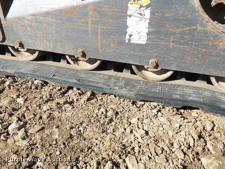 image for item DC2887 2005 New Holland LT185B  tracked skid steer loader