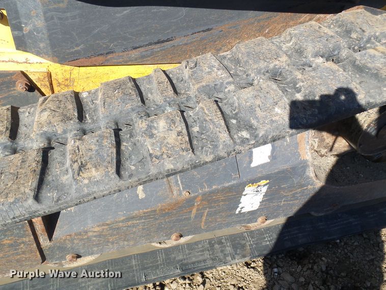 image for item DC2887 2005 New Holland LT185B  tracked skid steer loader