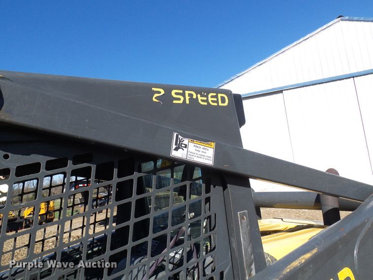 image for item DC2887 2005 New Holland LT185B  tracked skid steer loader