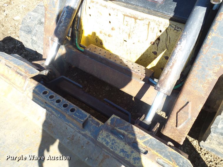 image for item DC2887 2005 New Holland LT185B  tracked skid steer loader