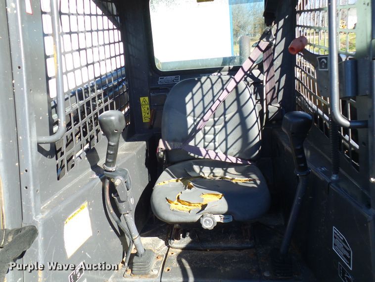 image for item DC2887 2005 New Holland LT185B  tracked skid steer loader