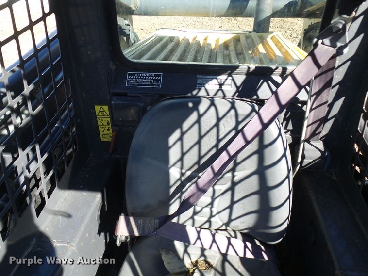 image for item DC2887 2005 New Holland LT185B  tracked skid steer loader