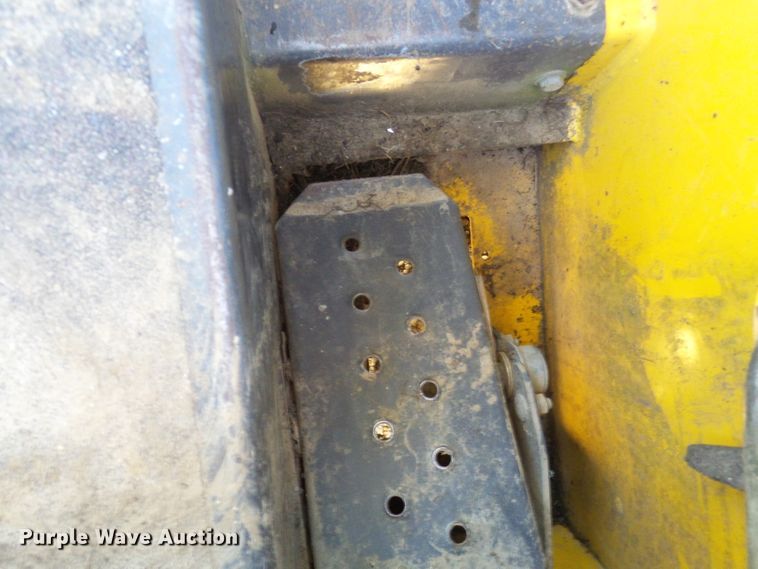 image for item DC2887 2005 New Holland LT185B  tracked skid steer loader