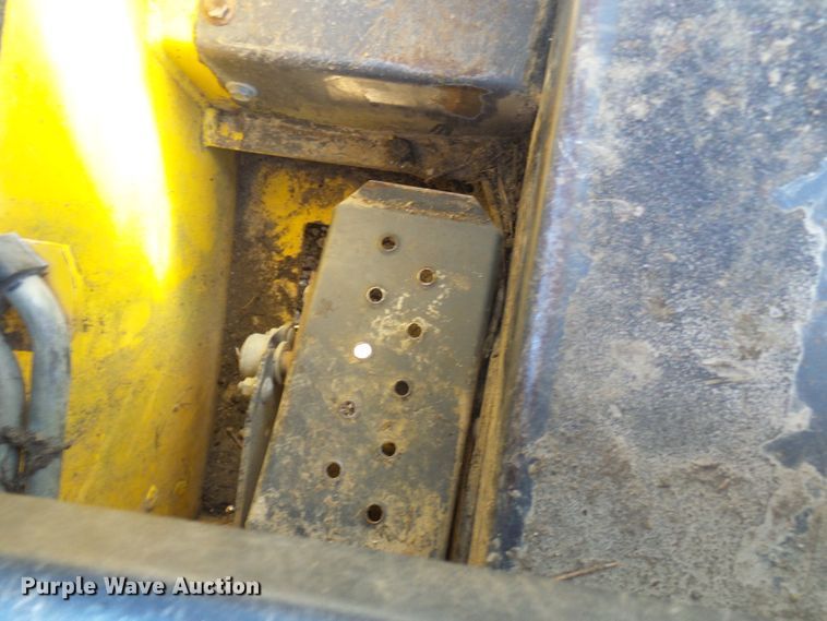 image for item DC2887 2005 New Holland LT185B  tracked skid steer loader