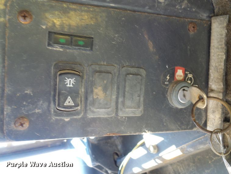 image for item DC2887 2005 New Holland LT185B  tracked skid steer loader