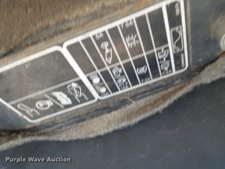 image for item DC2887 2005 New Holland LT185B  tracked skid steer loader