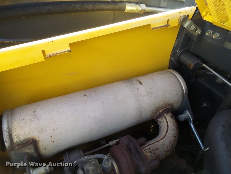 image for item DC2887 2005 New Holland LT185B  tracked skid steer loader