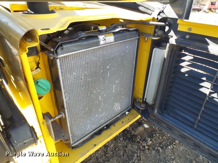 image for item DC2887 2005 New Holland LT185B  tracked skid steer loader