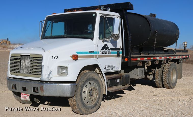 image for item DD6156 1998 Freightliner FL70  flatbed truck