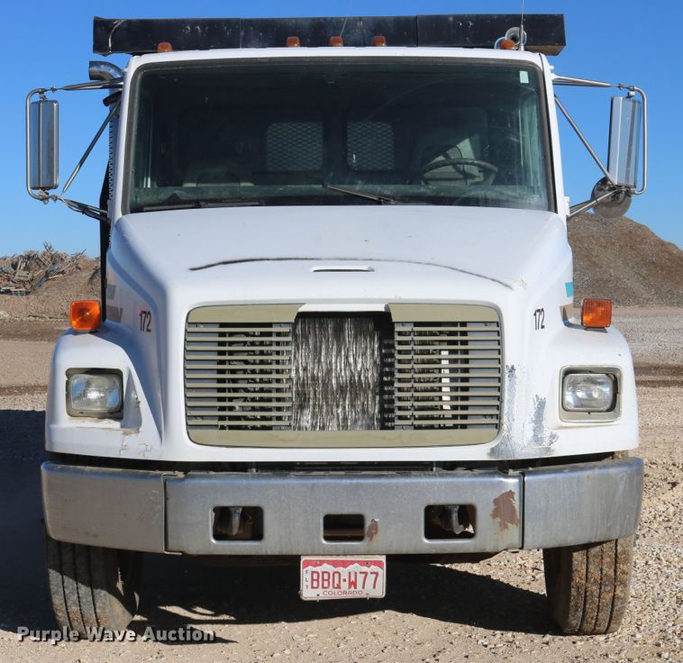 image for item DD6156 1998 Freightliner FL70  flatbed truck
