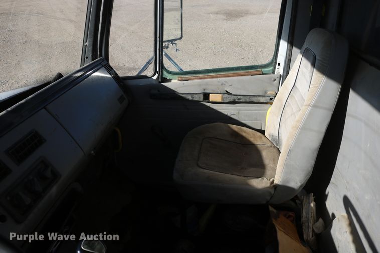 image for item DD6156 1998 Freightliner FL70  flatbed truck