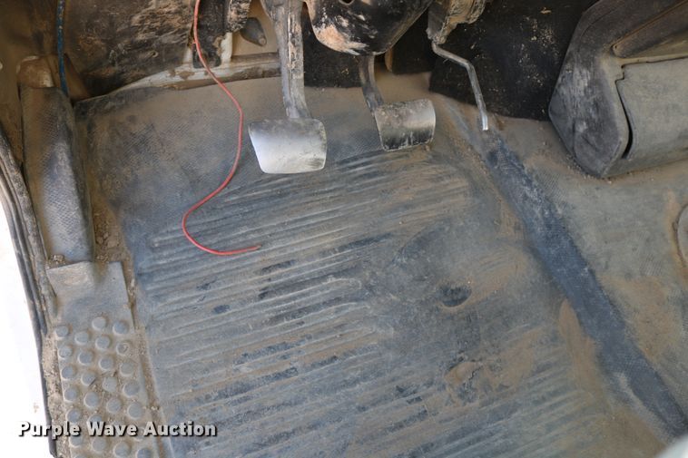 image for item DD6156 1998 Freightliner FL70  flatbed truck