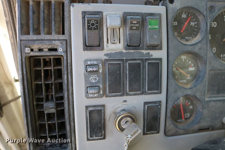 image for item DD6156 1998 Freightliner FL70  flatbed truck