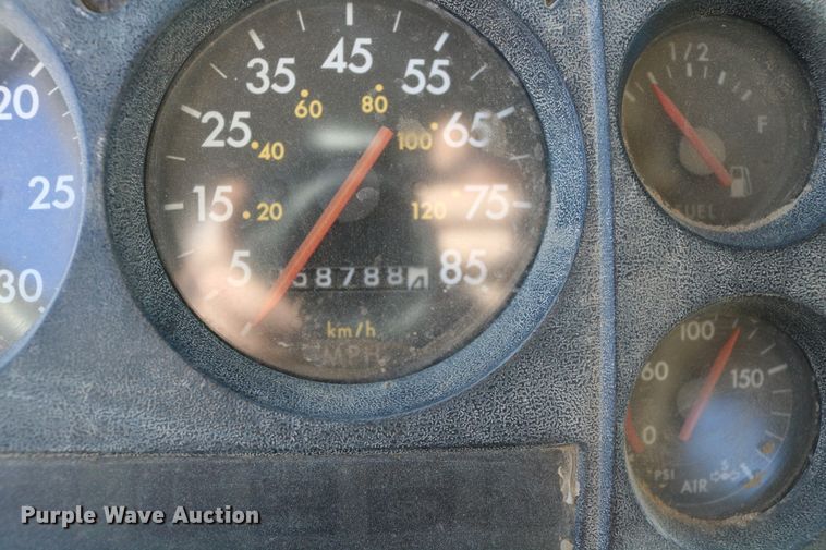 image for item DD6156 1998 Freightliner FL70  flatbed truck