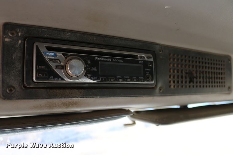 image for item DD6156 1998 Freightliner FL70  flatbed truck