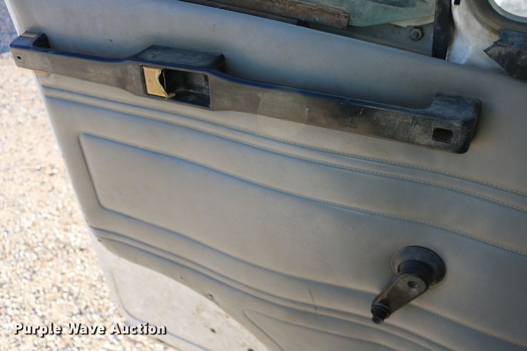 image for item DD6156 1998 Freightliner FL70  flatbed truck