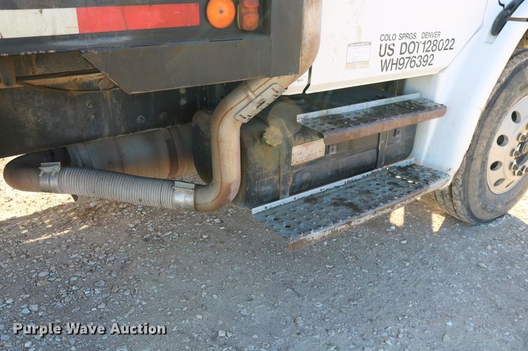 image for item DD6156 1998 Freightliner FL70  flatbed truck