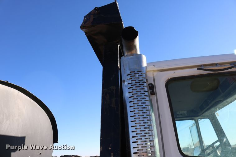 image for item DD6156 1998 Freightliner FL70  flatbed truck