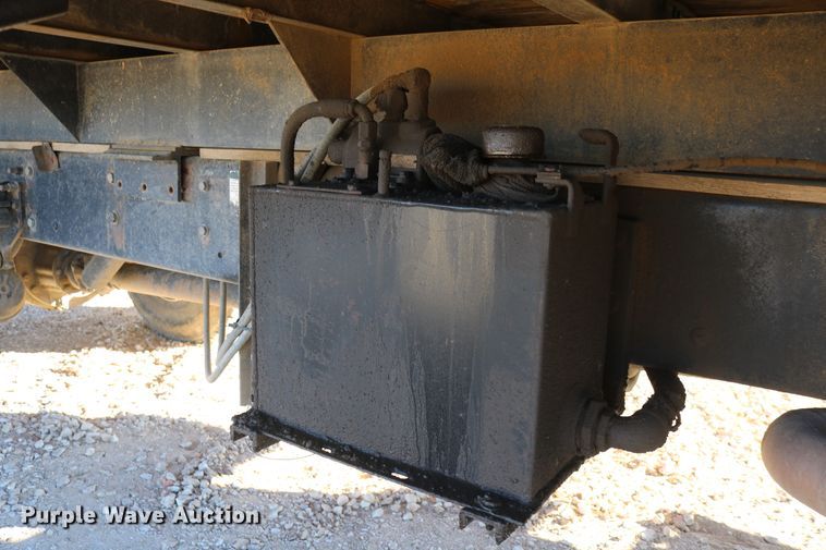 image for item DD6156 1998 Freightliner FL70  flatbed truck