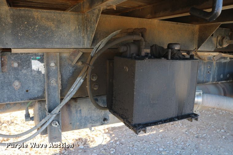 image for item DD6156 1998 Freightliner FL70  flatbed truck