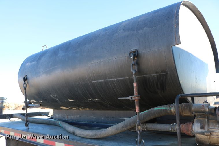 image for item DD6156 1998 Freightliner FL70  flatbed truck