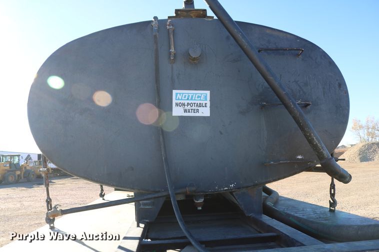 image for item DD6156 1998 Freightliner FL70  flatbed truck