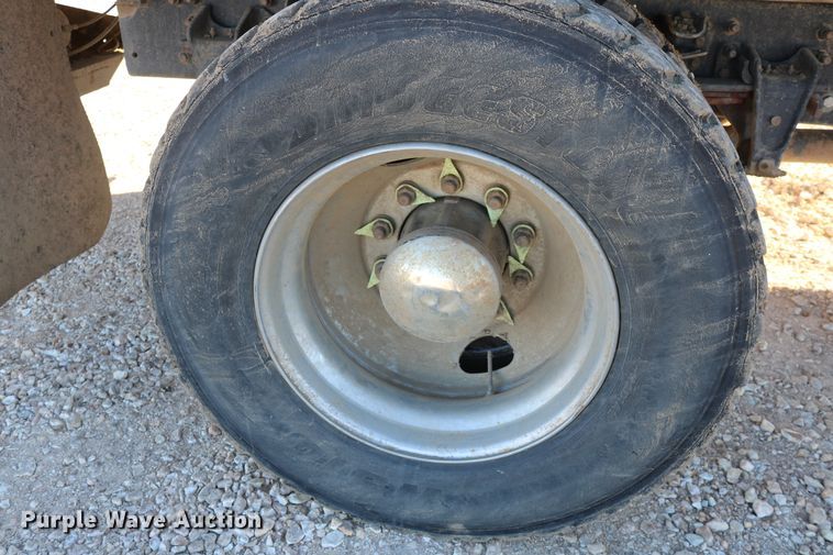 image for item DD6156 1998 Freightliner FL70  flatbed truck