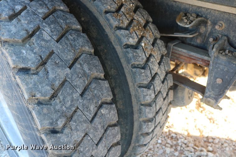 image for item DD6156 1998 Freightliner FL70  flatbed truck