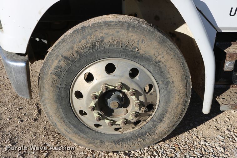 image for item DD6156 1998 Freightliner FL70  flatbed truck