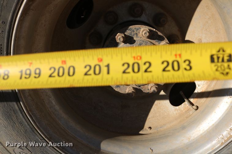 image for item DD6156 1998 Freightliner FL70  flatbed truck