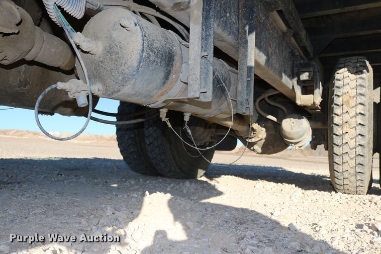 image for item DD6156 1998 Freightliner FL70  flatbed truck