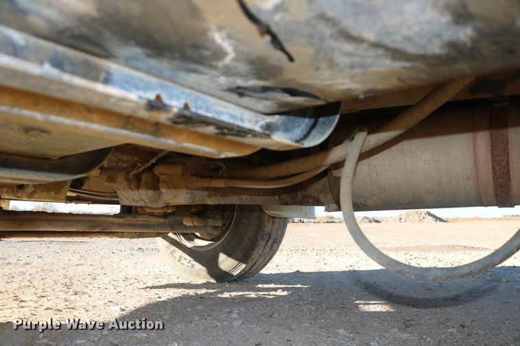 image for item DD6156 1998 Freightliner FL70  flatbed truck