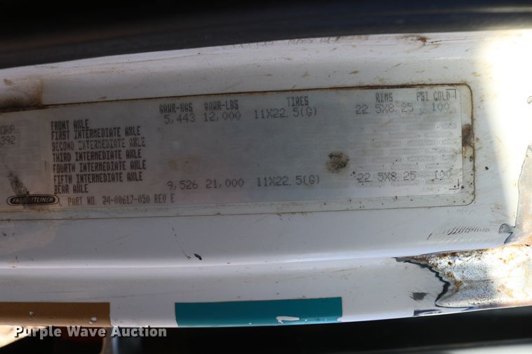 image for item DD6156 1998 Freightliner FL70  flatbed truck