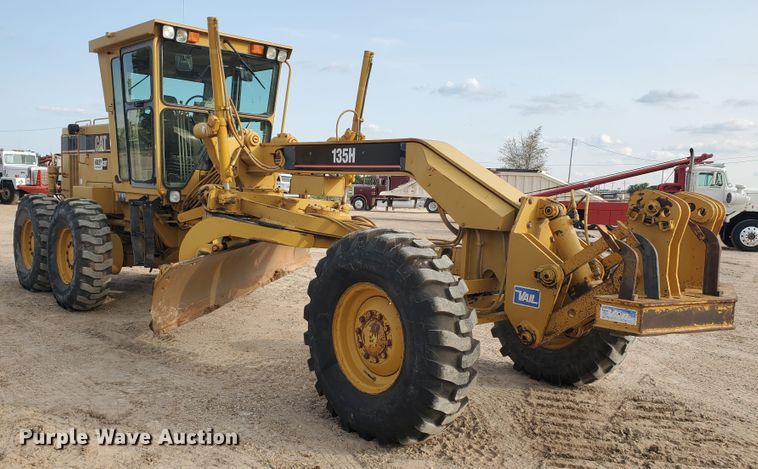 image for item DF5740 1998 Caterpillar 135H  motor grader