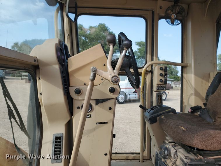 image for item DF5740 1998 Caterpillar 135H  motor grader