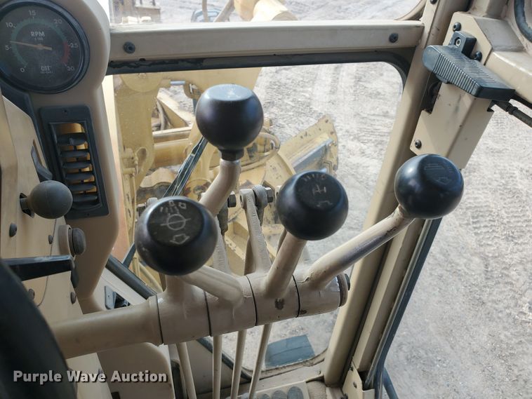 image for item DF5740 1998 Caterpillar 135H  motor grader