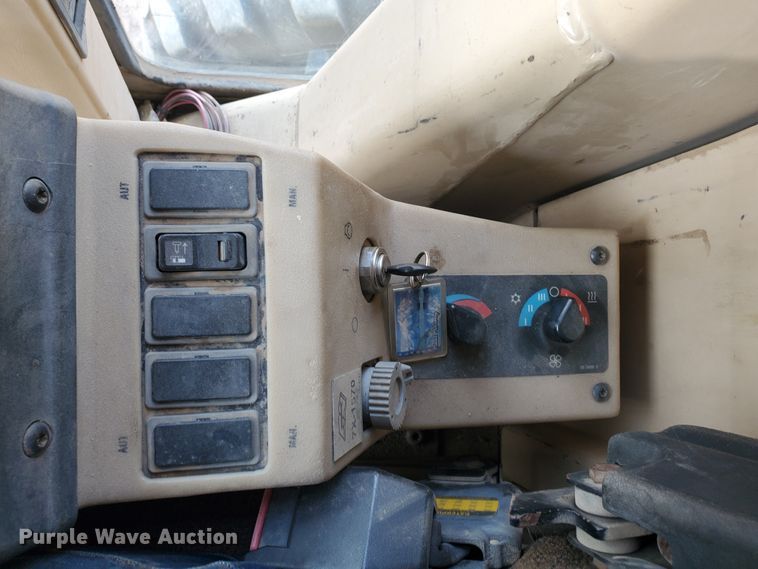 image for item DF5740 1998 Caterpillar 135H  motor grader