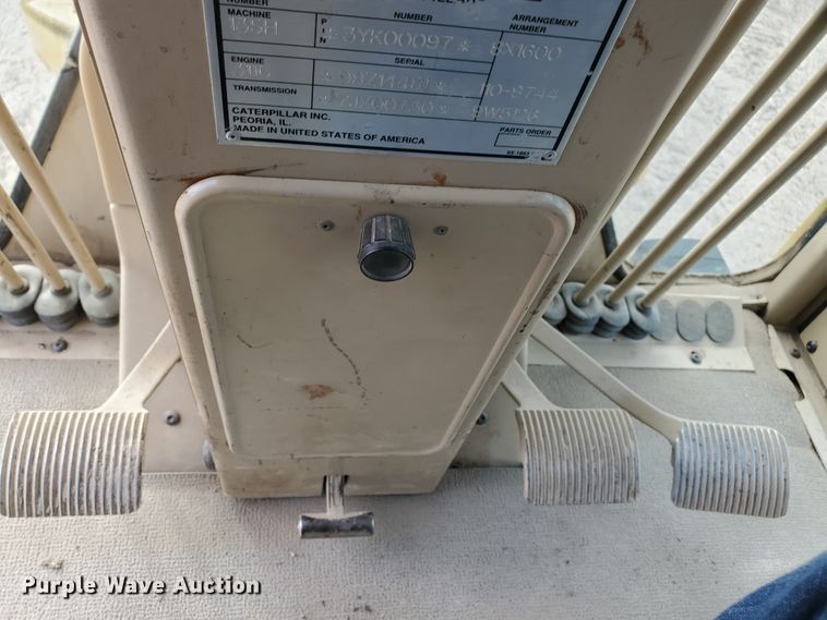 image for item DF5740 1998 Caterpillar 135H  motor grader