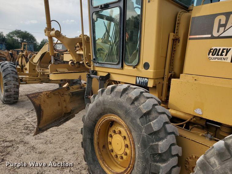 image for item DF5740 1998 Caterpillar 135H  motor grader