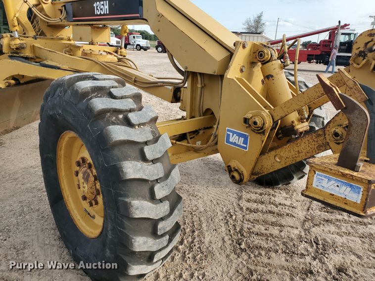 image for item DF5740 1998 Caterpillar 135H  motor grader