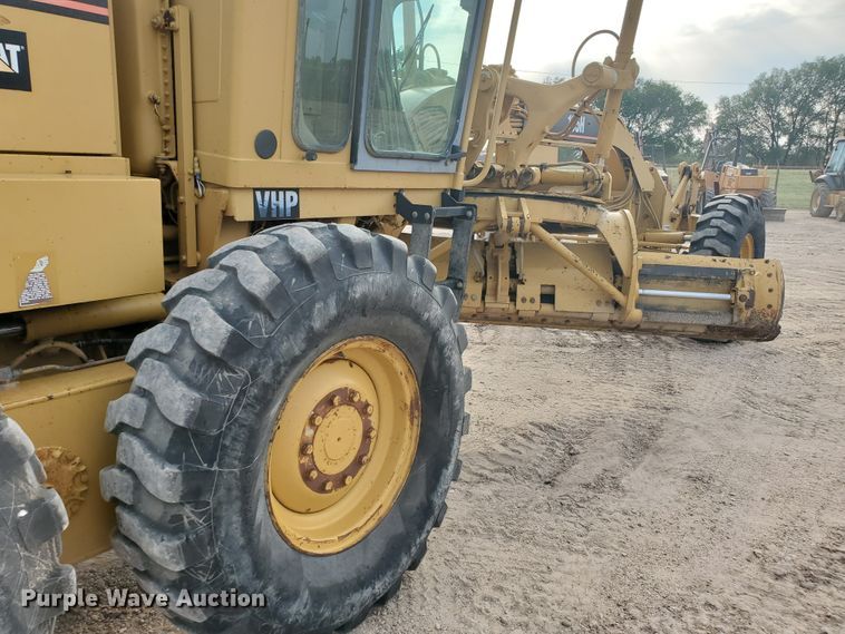 image for item DF5740 1998 Caterpillar 135H  motor grader