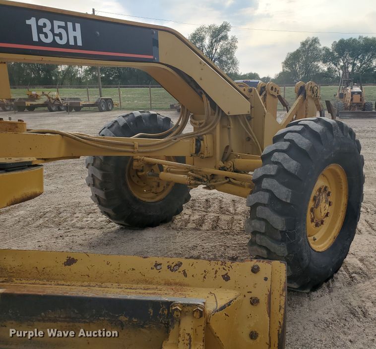 image for item DF5740 1998 Caterpillar 135H  motor grader