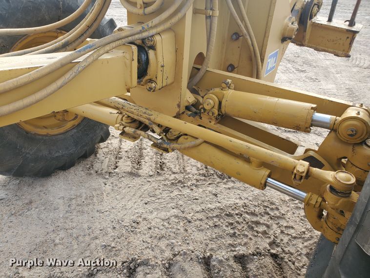 image for item DF5740 1998 Caterpillar 135H  motor grader