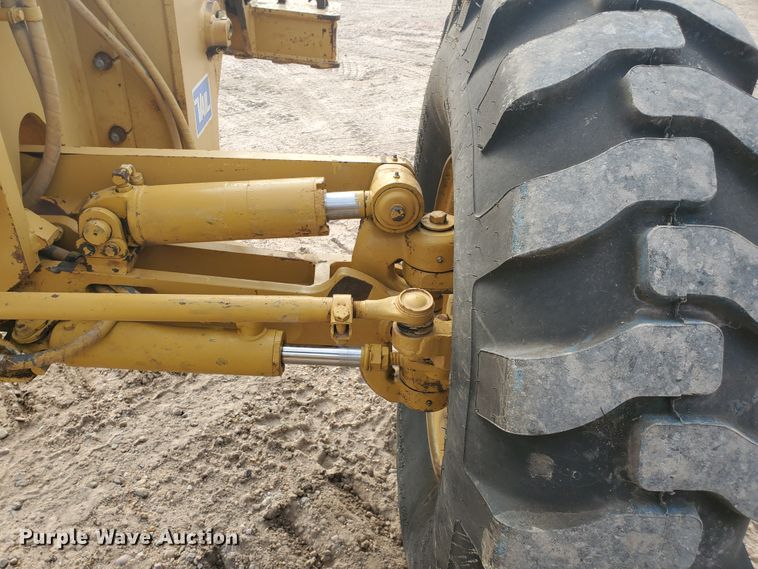 image for item DF5740 1998 Caterpillar 135H  motor grader