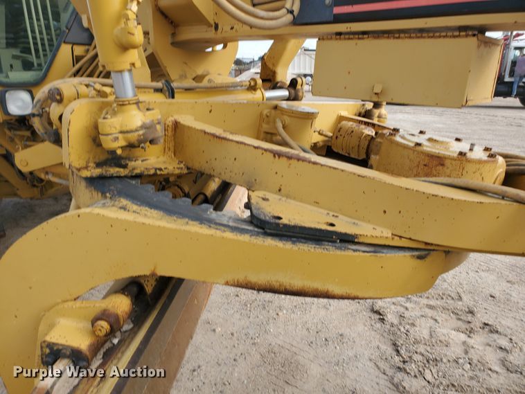 image for item DF5740 1998 Caterpillar 135H  motor grader