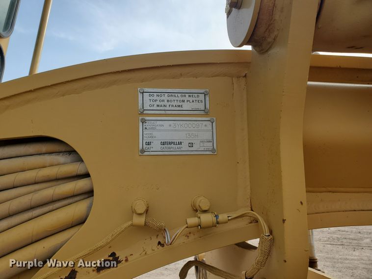 image for item DF5740 1998 Caterpillar 135H  motor grader